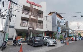 Reddoorz Plus Near Asia Afrika 3